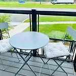 Chic Contemporary 2 Bedroom Minutes From The Falls