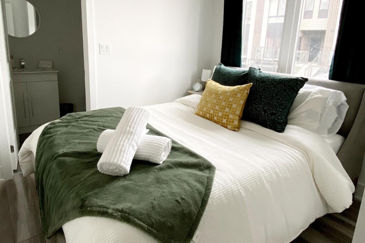 Chic Contemporary 2 Bedroom Minutes From The Falls Apartment Niagara Falls