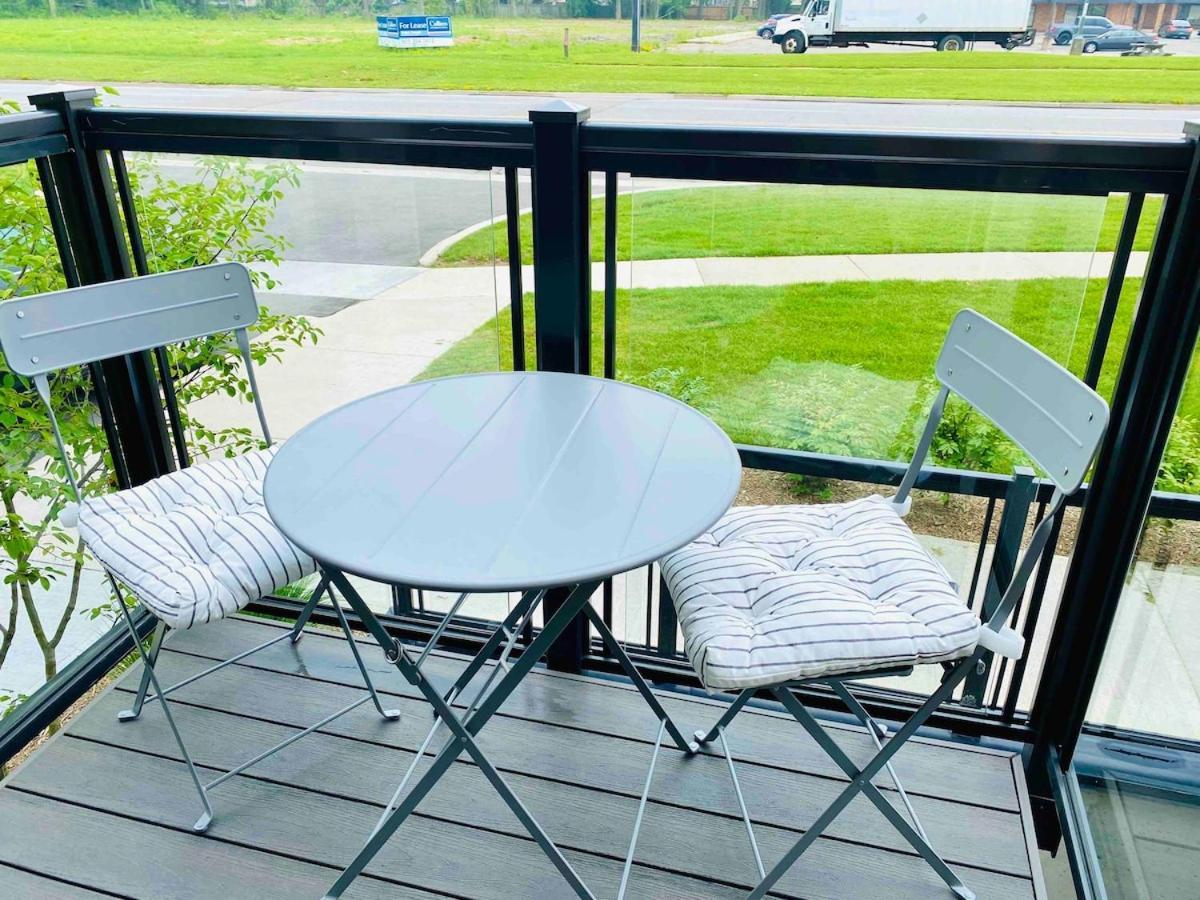 Chic Contemporary 2 Bedroom Minutes From The Falls Apartment *